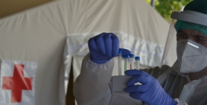 Formação criada pela Cruz Vermelha é obrigatória a profissionais que realizam testes antigénio à COVID-19
